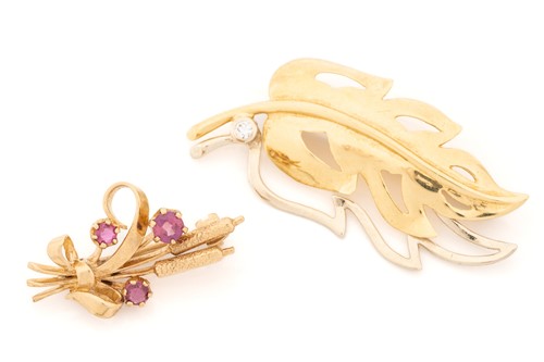 Lot 312 - A bi-coloured 18ct gold foliate brooch fitted...
