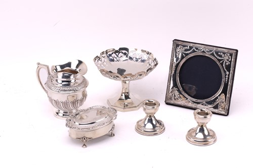 Lot 459 - A small collection of silver including a...