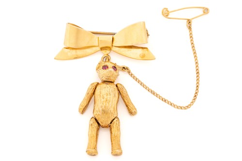 Lot 75 - A 9ct gold teddy bear brooch, the articulated...