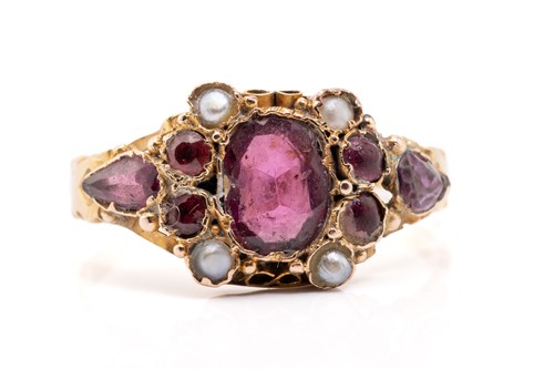 Lot 68 - A Victorian gem-set ring featuring a central...
