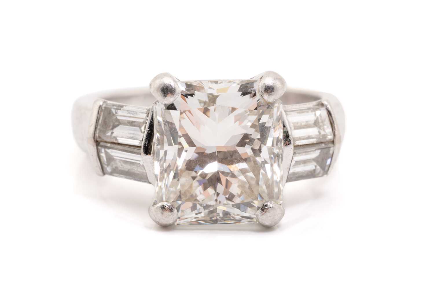 Lot 275 - A single stone radiant cut 5.06ct I-VS1...