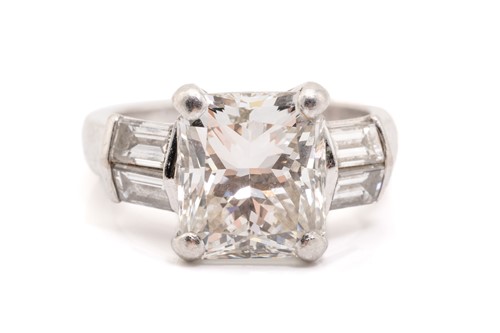 Lot 275 - A single stone radiant cut 5.06ct I-VS1...