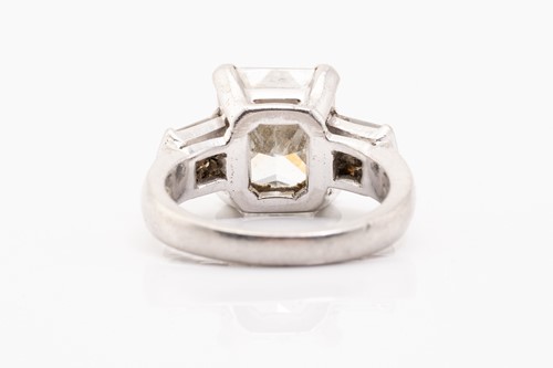 Lot 275 - A single stone radiant cut 5.06ct I-VS1...