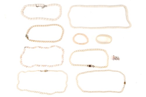 Lot 193 - A quantity of pearl jewellery including three...