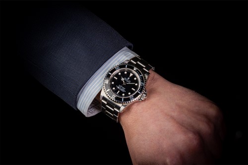 Lot 373 - A Rolex Submariner ref. 14060M featuring an...