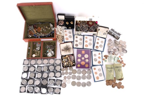 Lot 129 - A large quantity of white metal and costume...