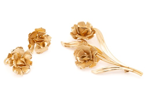Lot 8 - A carnation brooch and earrings en suite by...