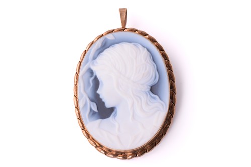 Lot 22 - An Italian gold mounted hardstone cameo brooch...