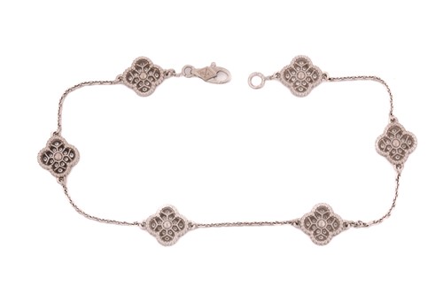 Lot 208 - A Van Cleef and Arpels alhambra diamond...