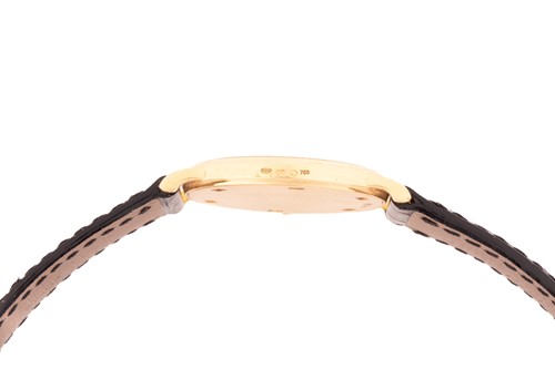 Lot 345 - A Patek Philippe Calatrava 18k yellow gold...