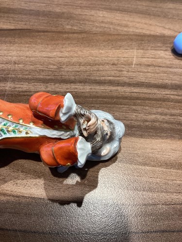 Lot 186 - Eight Meissen Monkey Band (affankapelle)...