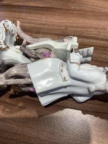 Lot 186 - Eight Meissen Monkey Band (affankapelle)...