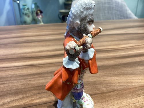 Lot 186 - Eight Meissen Monkey Band (affankapelle)...