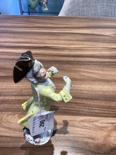 Lot 186 - Eight Meissen Monkey Band (affankapelle)...