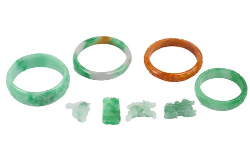 Lot 132 - A mixed collection of Chinese jade, including...