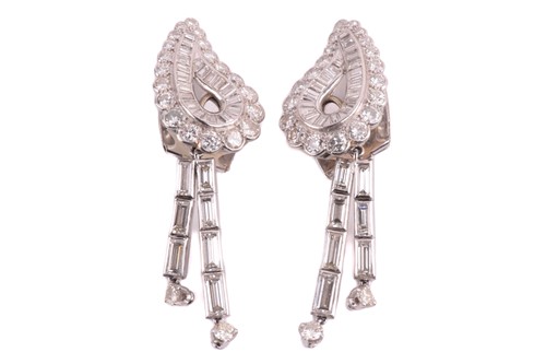 Lot 165 - A pair of Art Deco day and night diamond...