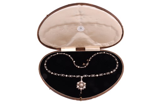 Lot 118 - An Early 20th-century pearl and diamond...