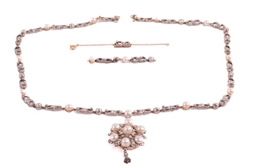 Lot 118 - An Early 20th-century pearl and diamond...