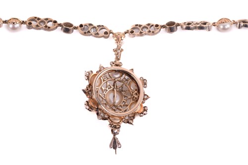 Lot 118 - An Early 20th-century pearl and diamond...