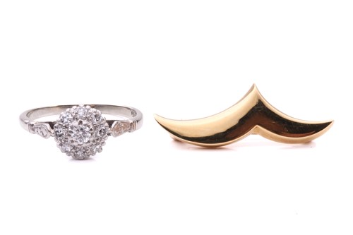 Lot 37 - A Tiffany & Co. small 'seagull' brooch and a...