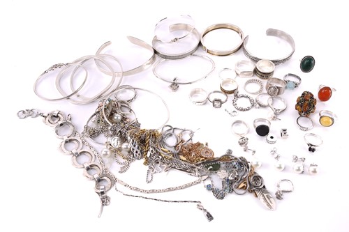 Lot 36 - A collection of white metal jewellery...