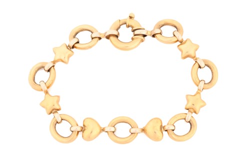 Lot 4 - A fancy link bracelet, the oval links...