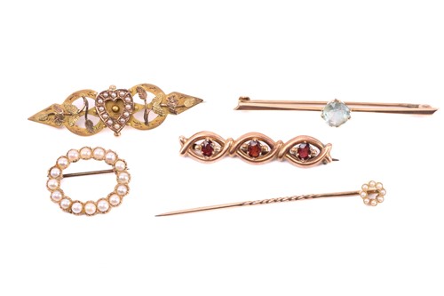 Lot 13 - A Victorian sweetheart brooch with hallmarks...