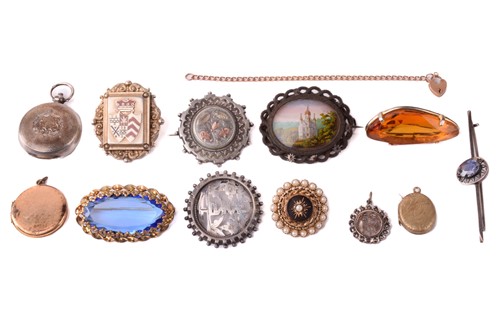 Lot 246 - A sapphire bar brooch, the sapphire measuring...