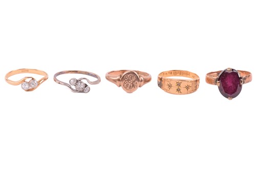 Lot 251 - Three dress rings and two diamond crossover...