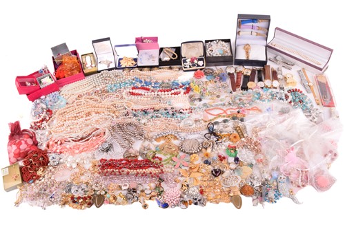 Lot 121 - A large quantity of costume jewellery,...