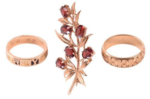 Lot 211 - A late Victorian 15 carat gold and enamel...