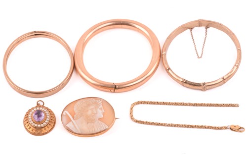 Lot 174 - Two 9ct yellow gold hinged bangles and other...