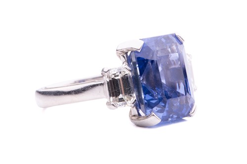 Lot 280 - A sapphire and diamond trilogy ring, featuring...