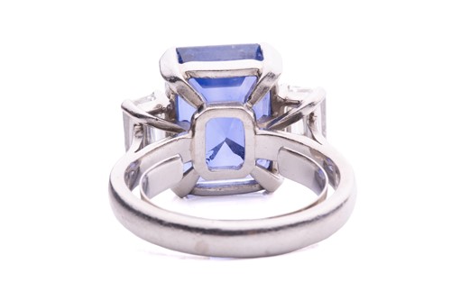 Lot 280 - A sapphire and diamond trilogy ring, featuring...