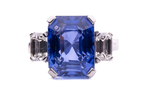Lot 280 - A sapphire and diamond trilogy ring, featuring...