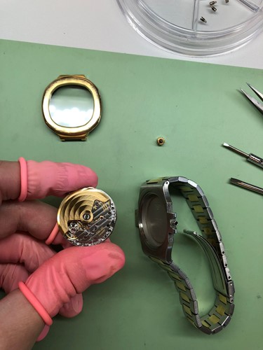 Lot 404 - An elusive double-signed Beyer dial Patek...
