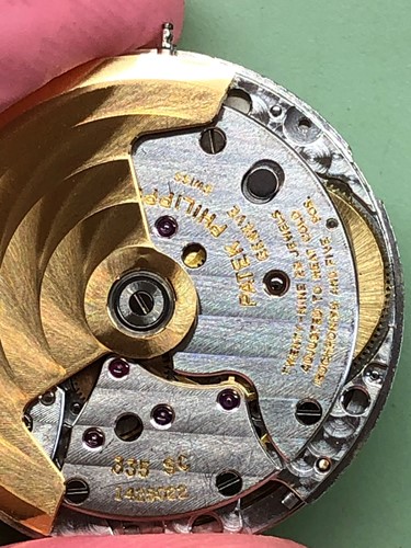 Lot 404 - An elusive double-signed Beyer dial Patek...