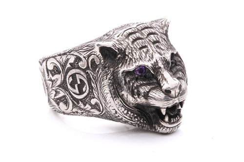Lot 110 - Gucci - a tiger head dress ring set with...