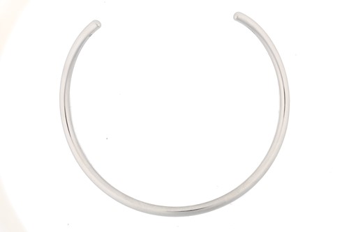 Lot 74 - Alexander McQueen - a thin tubular necklace,...