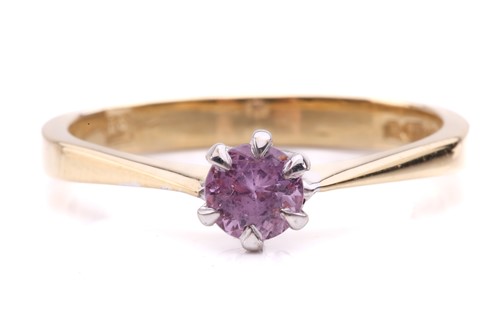 Lot 208 - A pink sapphire ring in 18ct gold, composed of...