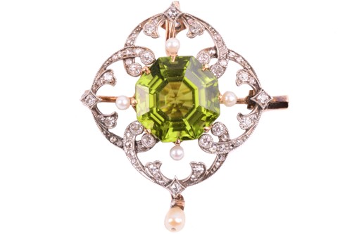 Lot 40 - An Edwardian peridot, diamond and seed pearl...