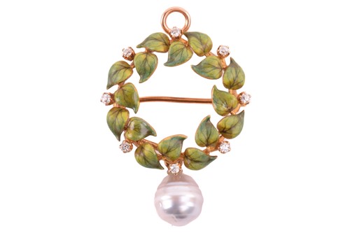 Lot 254 - Krementz - An Early 20th-century enamel wreath...
