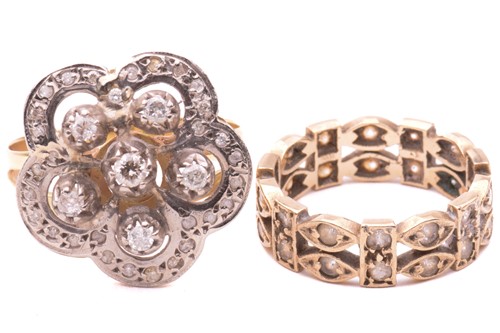 Lot 99 - A diamond flowerhead ring and another; the...
