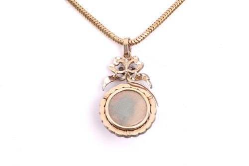 Lot 305 - A Victorian garnet and rose-cut diamond...