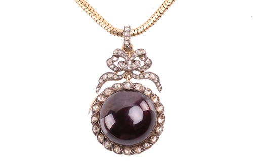 Lot 305 - A Victorian garnet and rose-cut diamond...