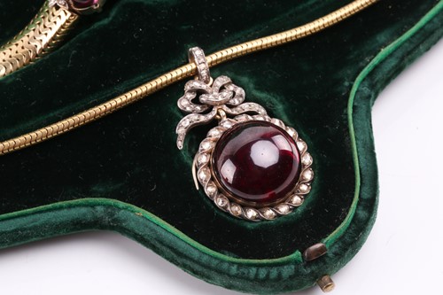 Lot 305 - A Victorian garnet and rose-cut diamond...