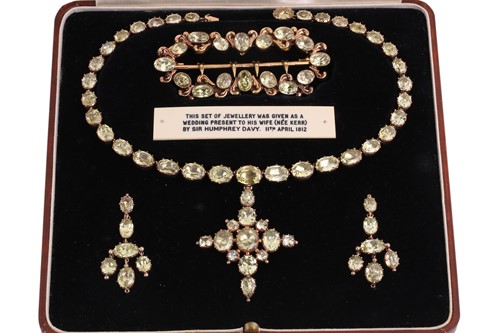 Lot 307 - An Early-19th century chrysoberyl parure...