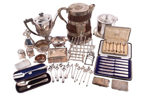 Lot 525 - A mixed quantity of silver and silver plate...