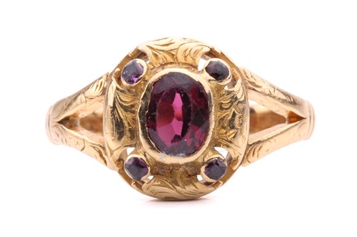 Lot 72 - A Victorian garnet ring, set with an almandine...