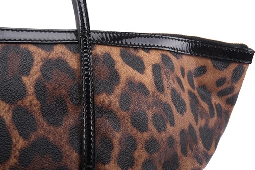 Lot 21 - Dolce & Gabbana - a large leopard print...